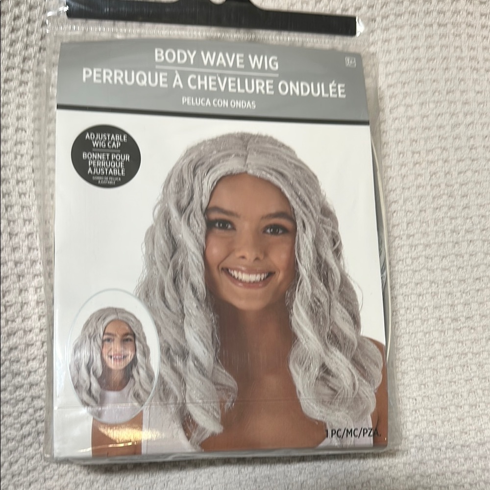 Body Wave Wig in Silver Gray